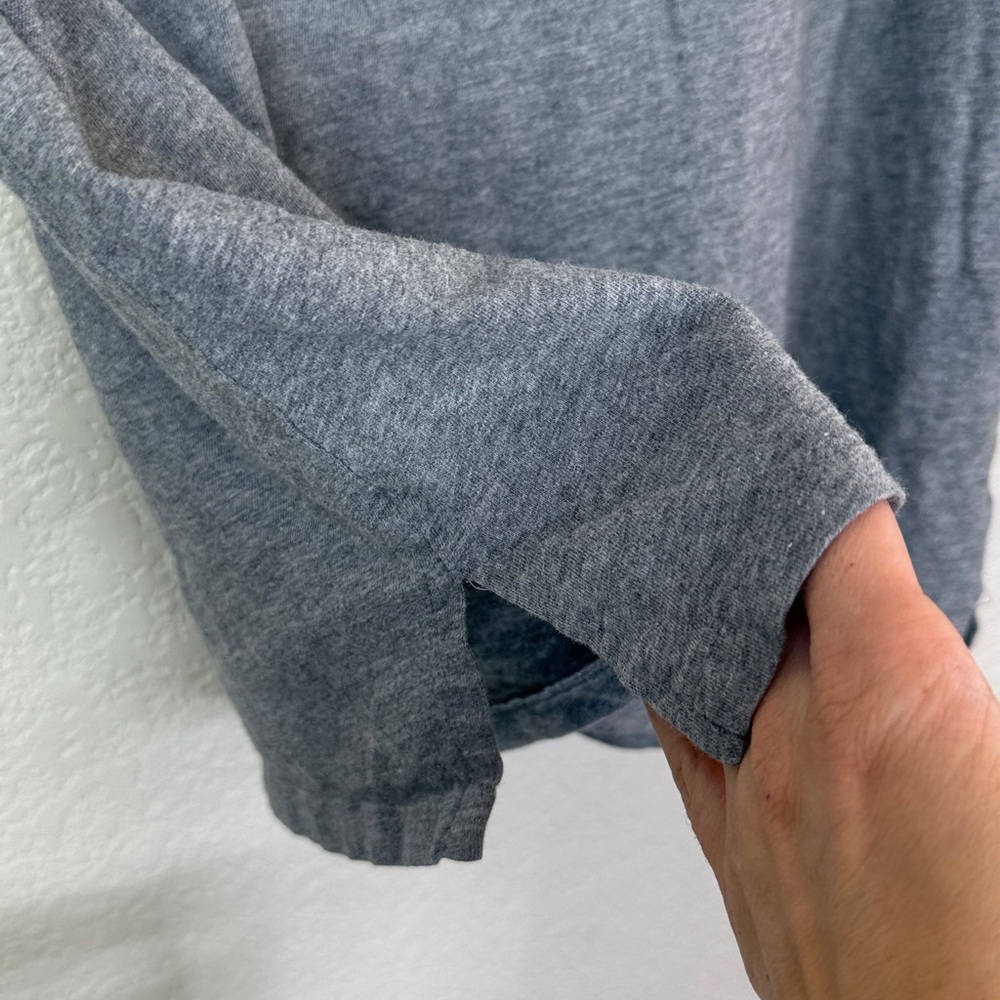 Old Navy Short Sleeve T Shirt Gray and Maroon Red size Medium - Picture 5 of 8